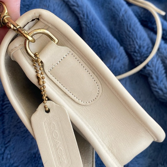 Authentic Vintage Coach Pocket Bag in Bone 9755 - Picture 6 of 16